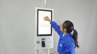 Estación POS de quiosco de pago de autoservicio de suelo de 24 pulgadas